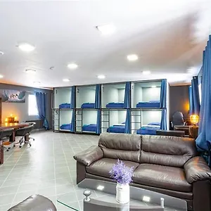  Capsule hotel Iron Cube
